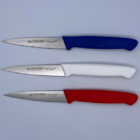 Kit de 3 couteaux offices bleu/blanc/rouge qui disposent d'une lame de 10 cm en acier inoxydable Nitrocut NCV50. Elle est idéale pour découper, éplucher et tailler de petites pièces de légumes et de fruits. Leur manche surmoulé en polypropylène est ergonomique